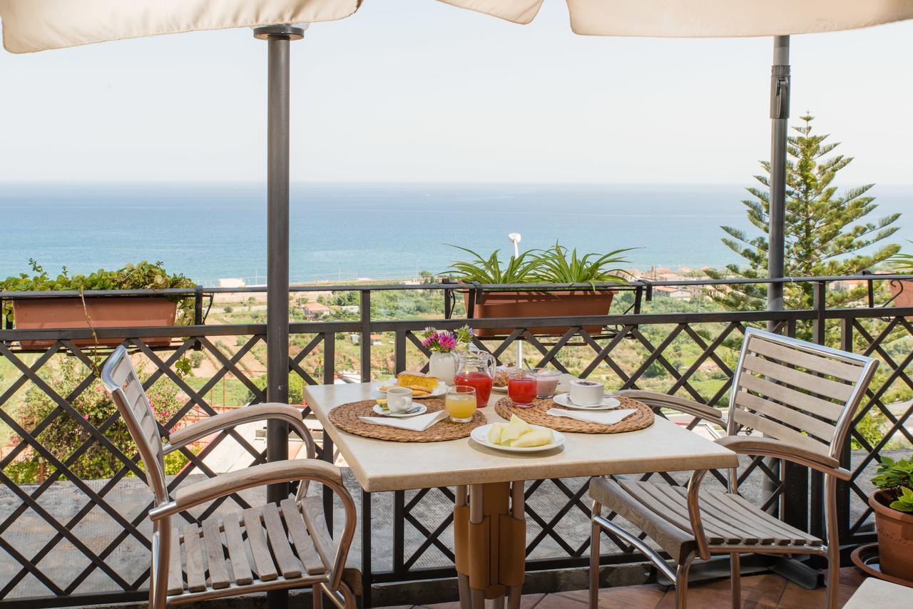 Hotel Villa Mare Altavilla Milicia Exterior photo